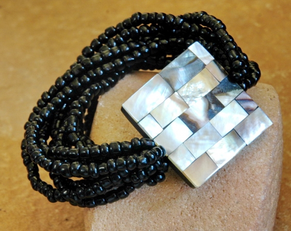 Dekoratives Armband - Schillernde Muschel